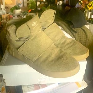 Adidas Tubular shoe size 10